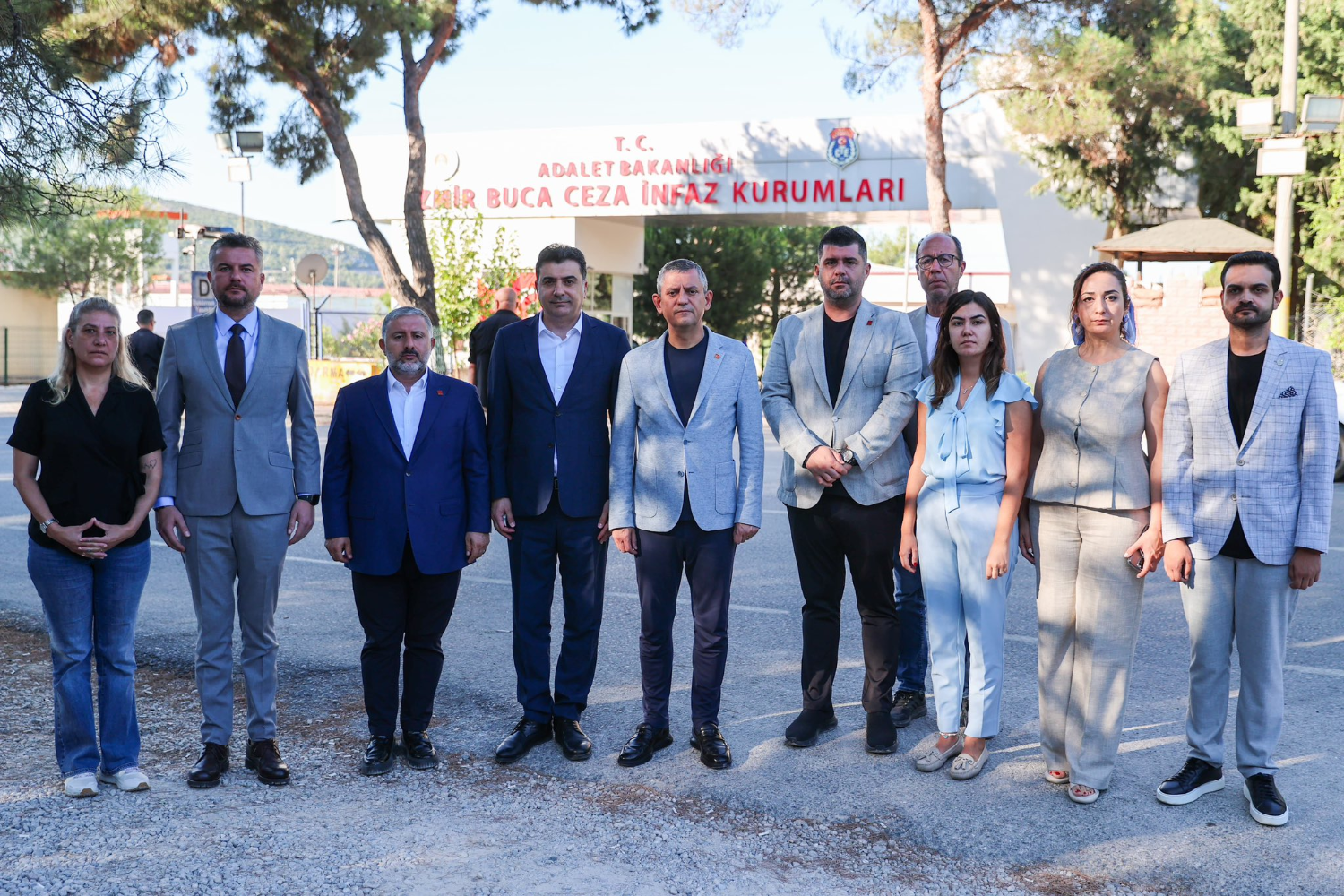 Özgür Özel'den Soyer ve Aslanoğlu'na ziyaret
